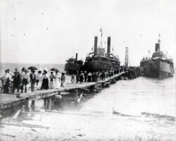 B/N 1902-05 Paddle Wheelers at Point Lookout B/N 1902-05 Paddle Wheelers at Point Lookout