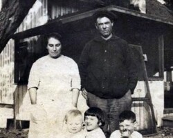 Circa 1921-22 William & Emeline "Evelyn" (Herbert) Bowden Family Circa 1921-22 William & Emeline "Evelyn" (Herbert) Bowden Family