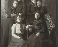 Who are these people? Where? When? Portrait six women and a boy