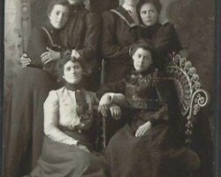 Who are these people? Where? When? Portrait six women and a boy